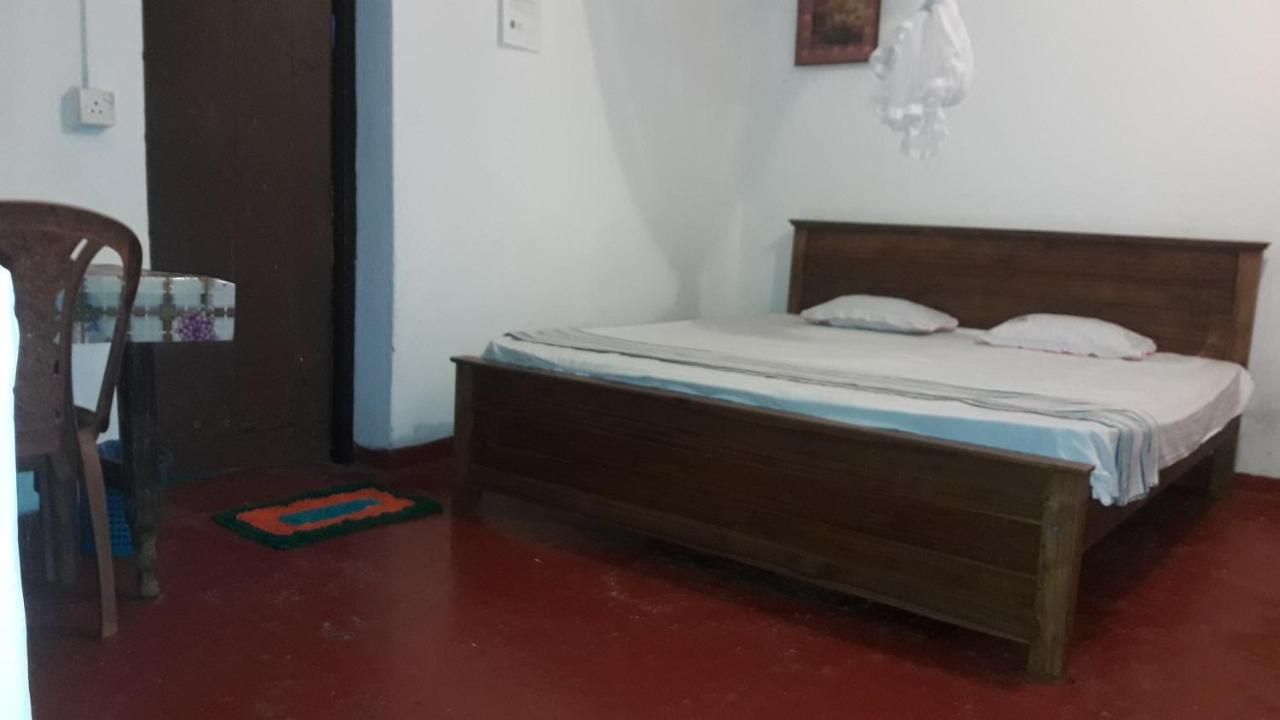 Colonial Surfing Villa Hostel & Home Stay Мидигама-Ист Экстерьер фото