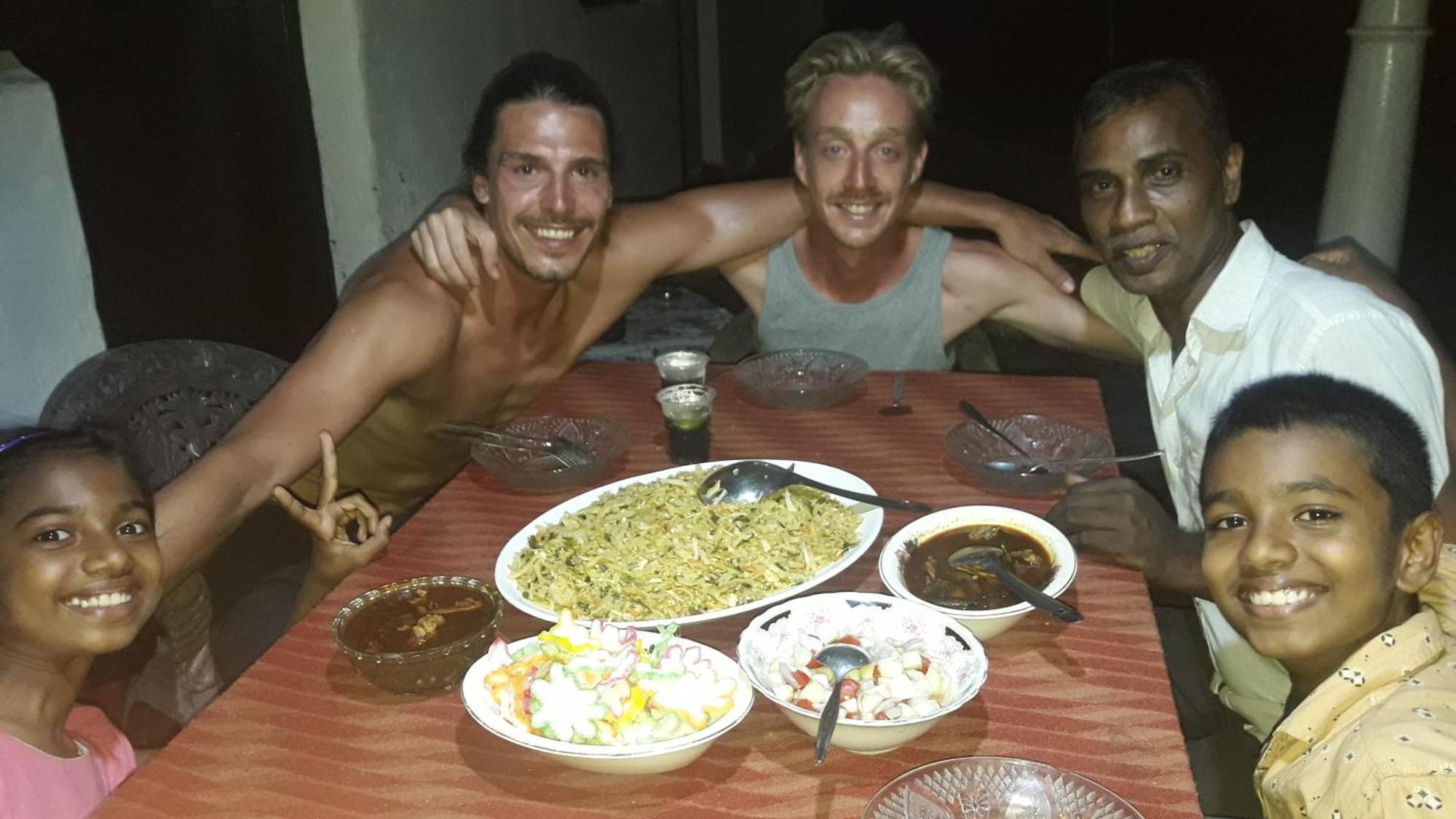 Colonial Surfing Villa Hostel & Home Stay Мидигама-Ист Экстерьер фото