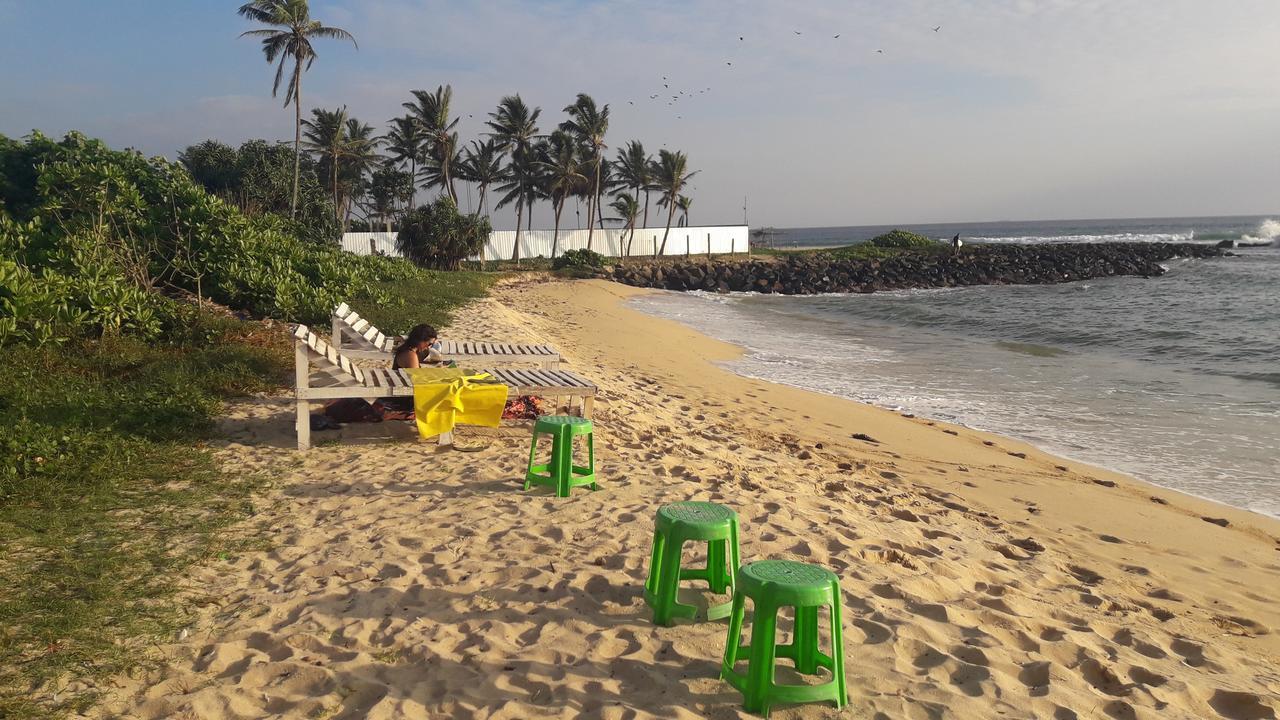 Colonial Surfing Villa Hostel & Home Stay Мидигама-Ист Экстерьер фото